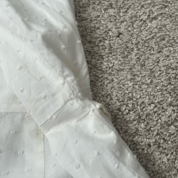 ⭐️ Firm Price ⭐️ White Dress with Swiss polka dots - Picture 12 of 12